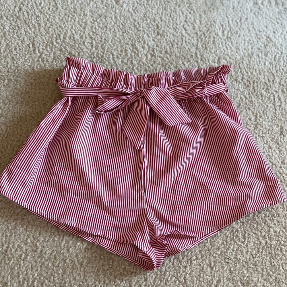 Summer striped shorts! Brand new condition, only worn once. Size large.